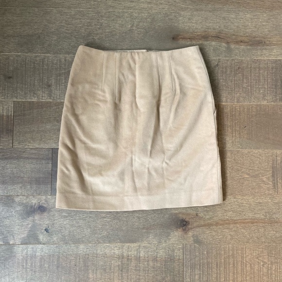 CLUB MONACO VIRGIN WOOL SNAP FRONT SKIRT. SIZE 0. - Picture 2 of 6